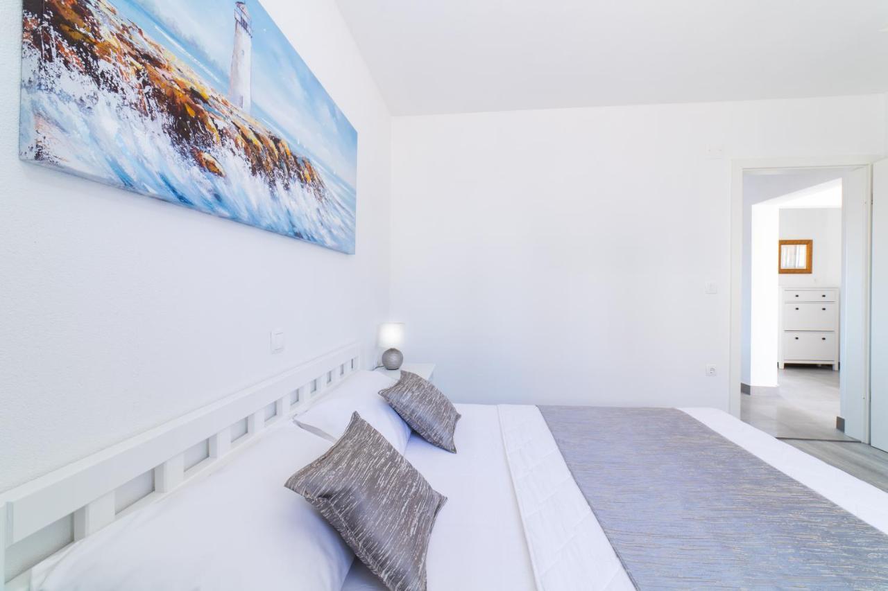 Villa Sun Garden - 4 Star Villa With Heated Swimming Pool, Quiet Bay, Bbq, 50M From The Sea Milna  Bagian luar foto