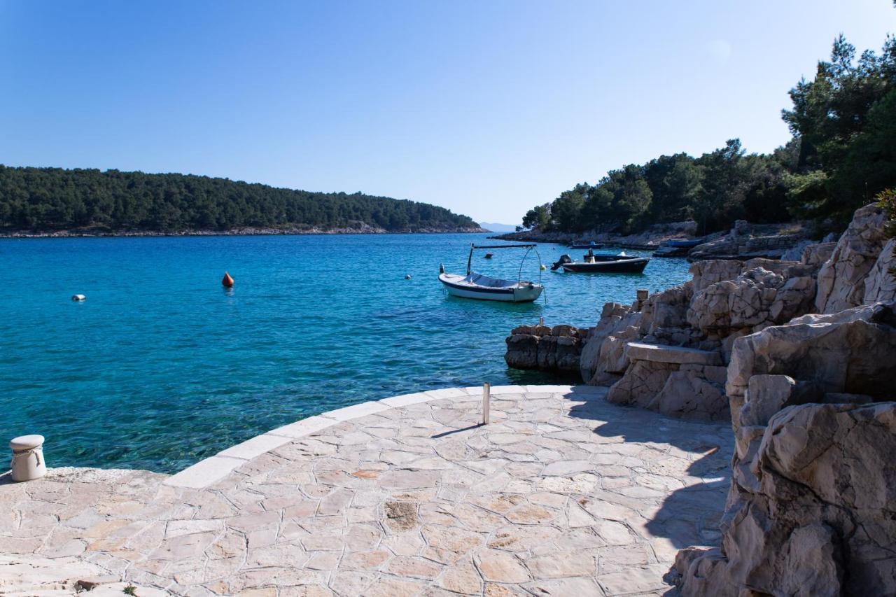 Villa Sun Garden - 4 Star Villa With Heated Swimming Pool, Quiet Bay, Bbq, 50M From The Sea Milna  Bagian luar foto