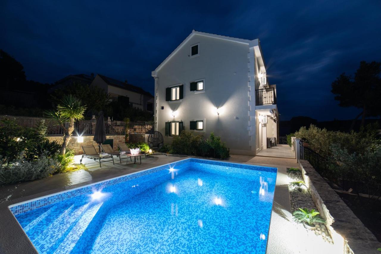 Villa Sun Garden - 4 Star Villa With Heated Swimming Pool, Quiet Bay, Bbq, 50M From The Sea Milna  Bagian luar foto